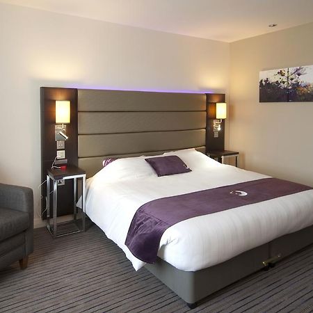 Premier Inn Гарлоу Екстер'єр фото