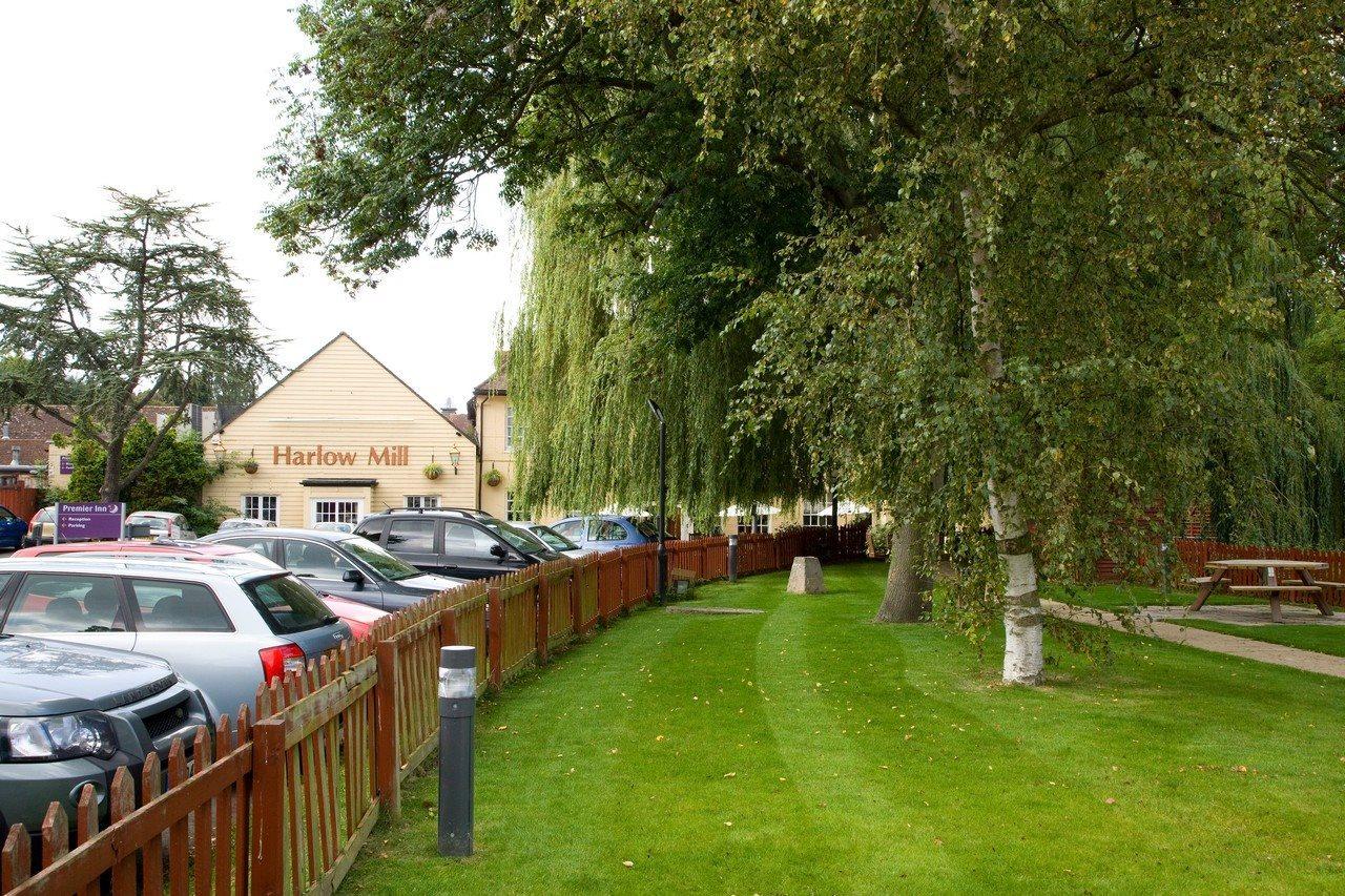 Premier Inn Гарлоу Екстер'єр фото