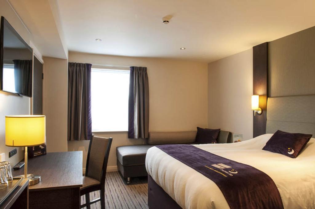 Premier Inn Гарлоу Номер фото