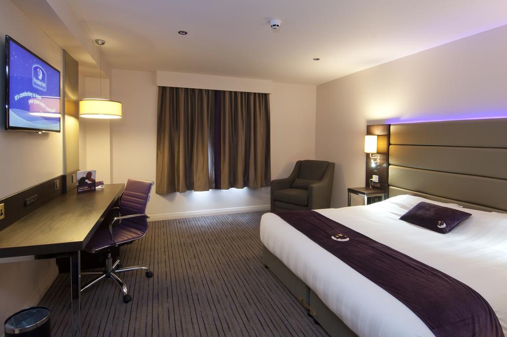 Premier Inn Гарлоу Номер фото