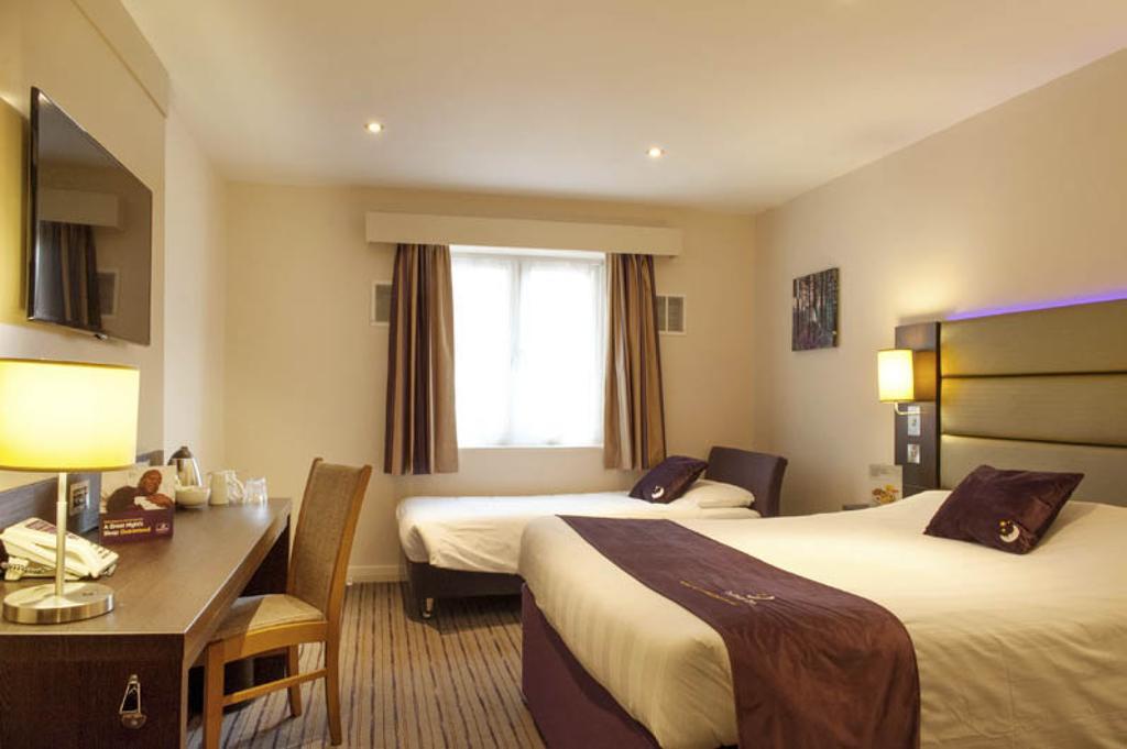 Premier Inn Гарлоу Номер фото