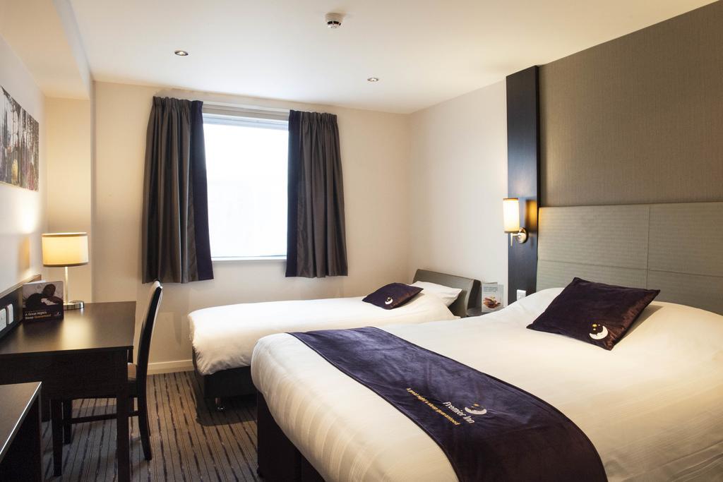 Premier Inn Гарлоу Номер фото