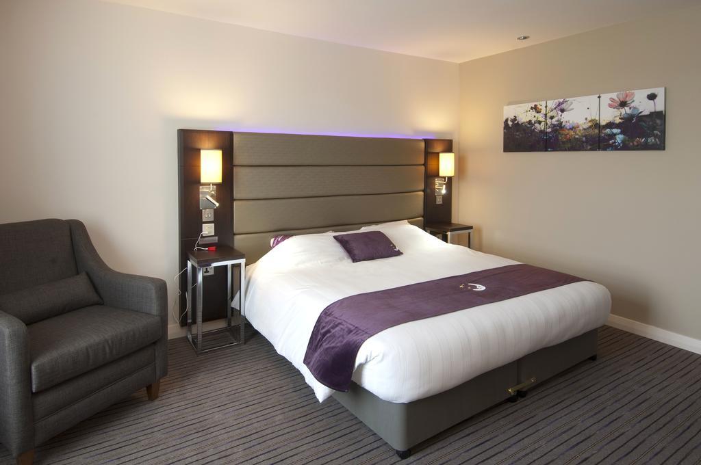 Premier Inn Гарлоу Екстер'єр фото