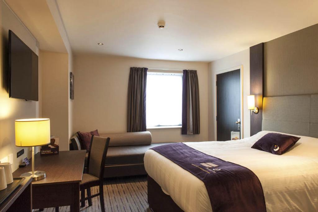 Premier Inn Гарлоу Номер фото