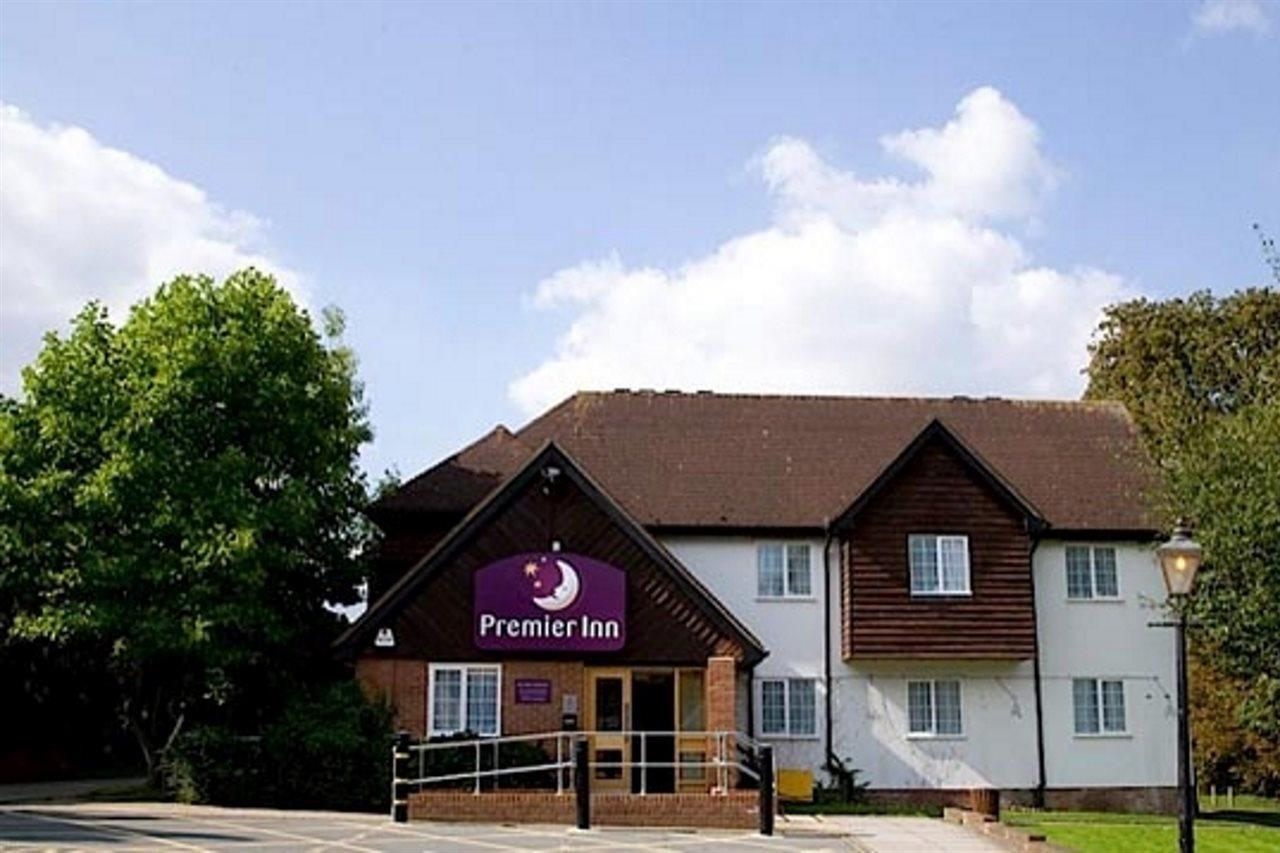 Premier Inn Гарлоу Екстер'єр фото