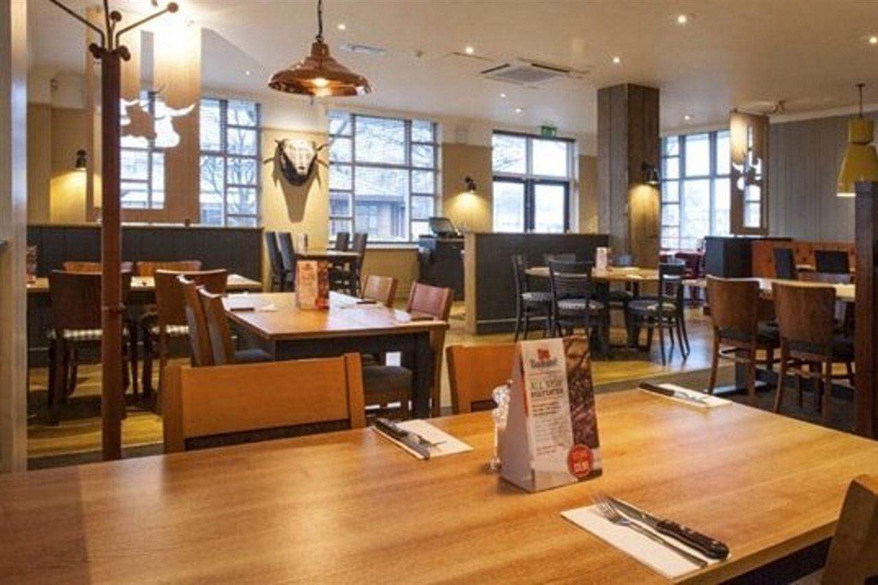 Premier Inn Гарлоу Екстер'єр фото