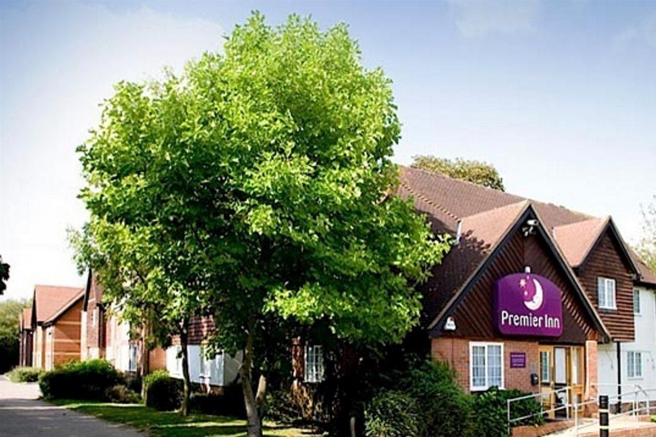 Premier Inn Гарлоу Екстер'єр фото