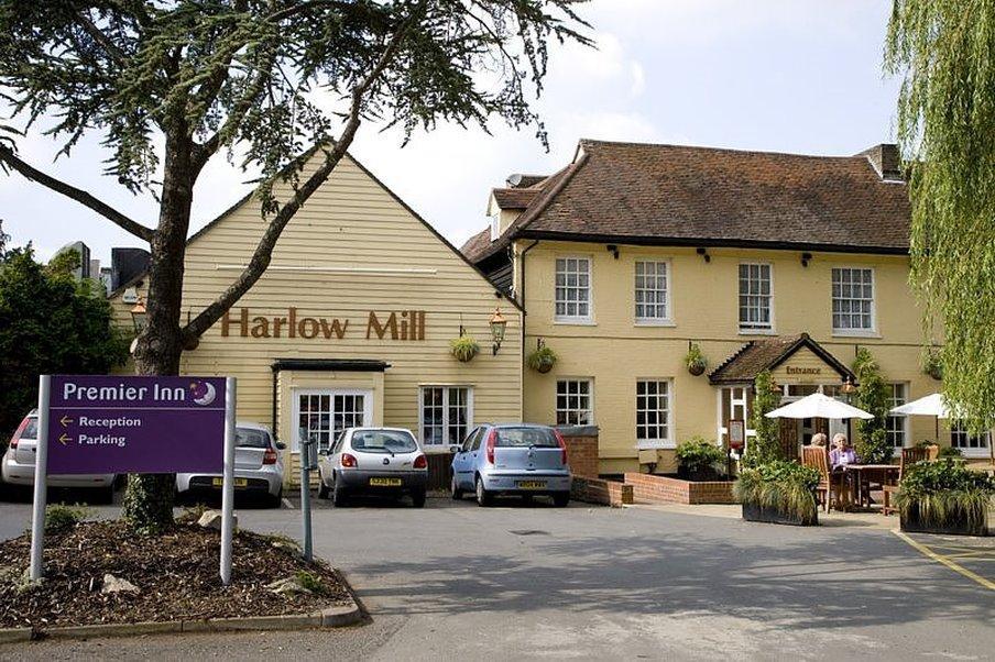 Premier Inn Гарлоу Екстер'єр фото