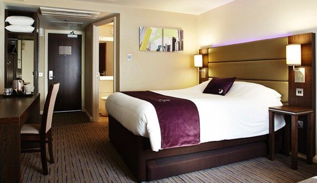 Premier Inn Гарлоу Екстер'єр фото