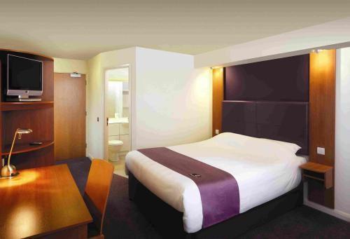 Premier Inn Гарлоу Екстер'єр фото